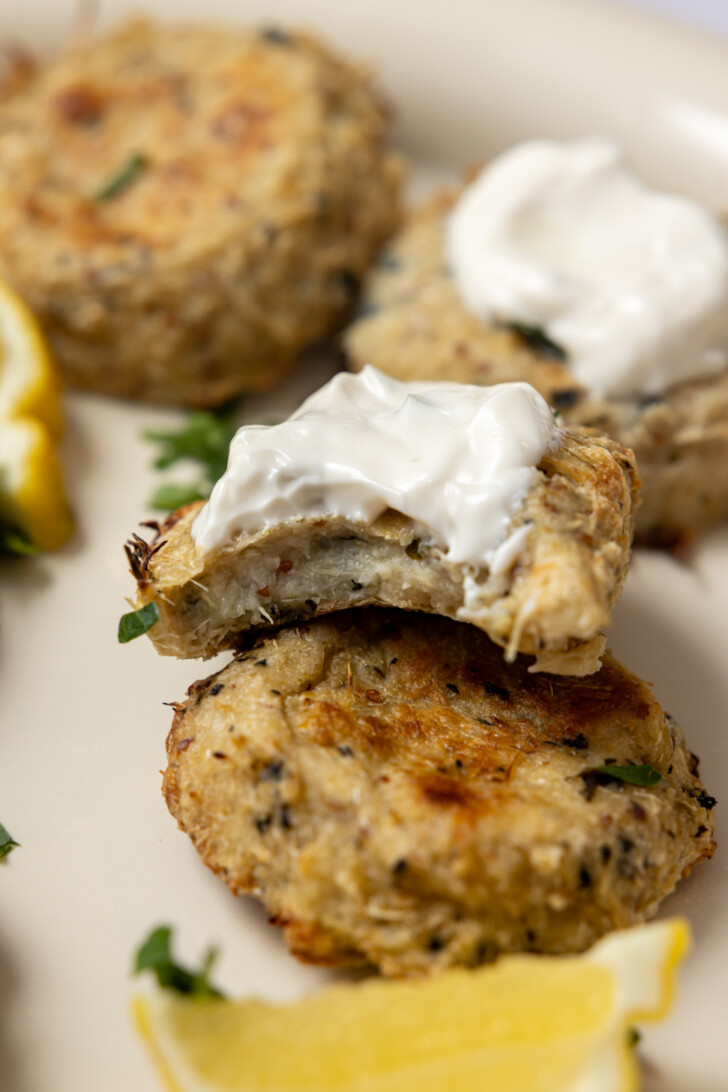 crab cakes-01