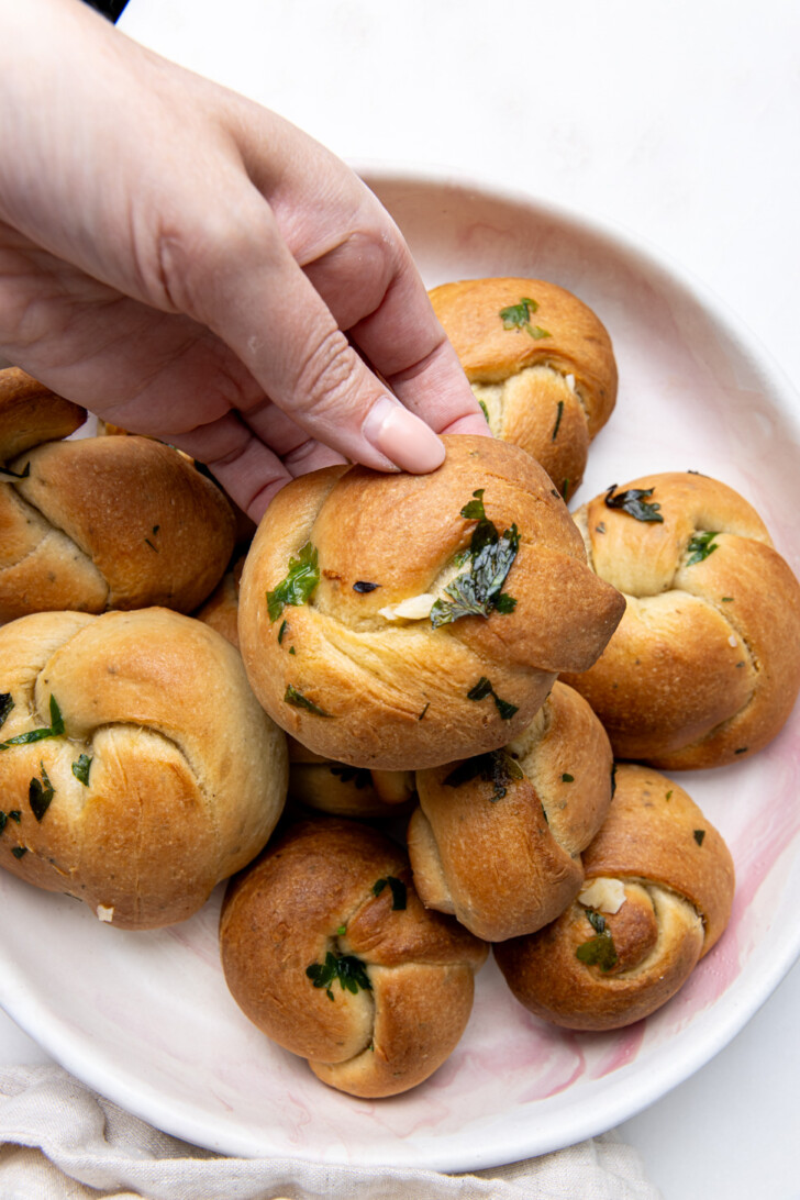 sourdough garlic knots-02