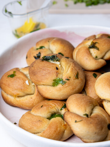 sourdough garlic knots-04