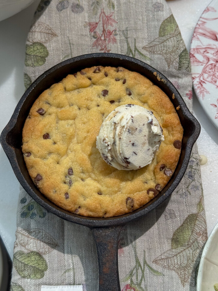 chocolate chip skillet cookie