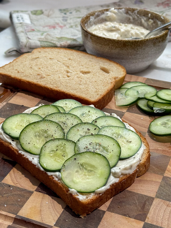 cucumber dill sandwich
