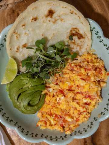 huevos pericos healthy breakfast