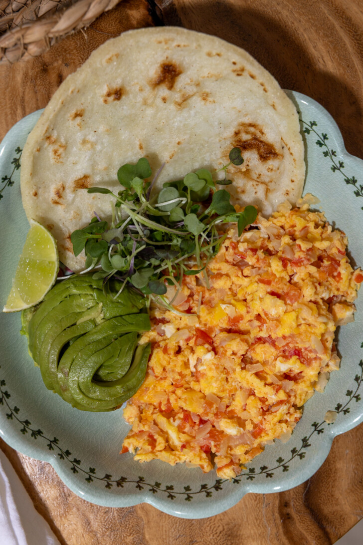 huevos pericos healthy breakfast